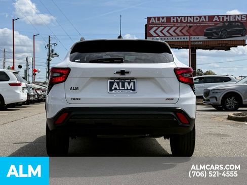 Used 2025 Chevrolet Trax RS w/ Sunroof Package FWD image 5