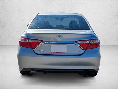 Used 2016 Toyota Camry LE image 7