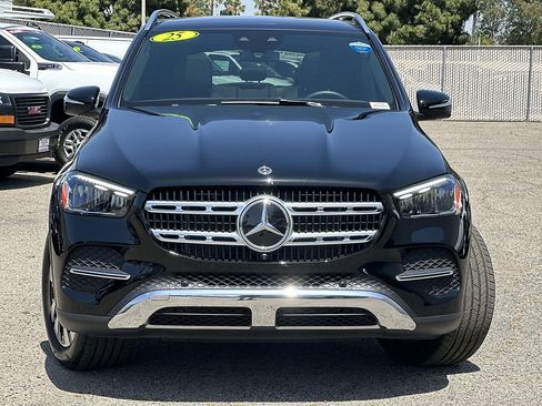 Used 2025 Mercedes-Benz GLE 450e 4MATIC w/ Driver Assistance Package image 2