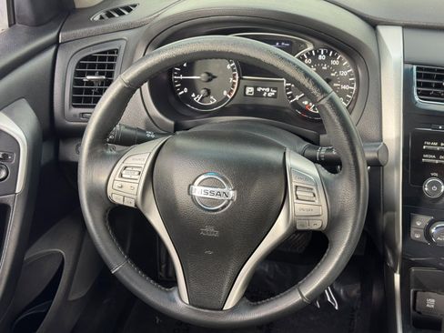 Used 2015 Nissan Altima 2.5 SV image 19