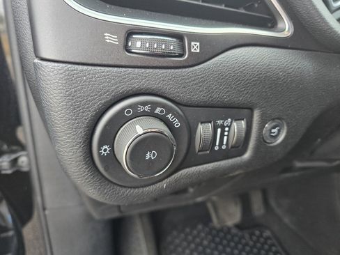 Used 2021 Jeep Cherokee Trailhawk w/ Technology Group image 18