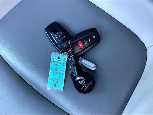 Used 2021 Toyota RAV4 XLE Premium AWD/4WD image 15
