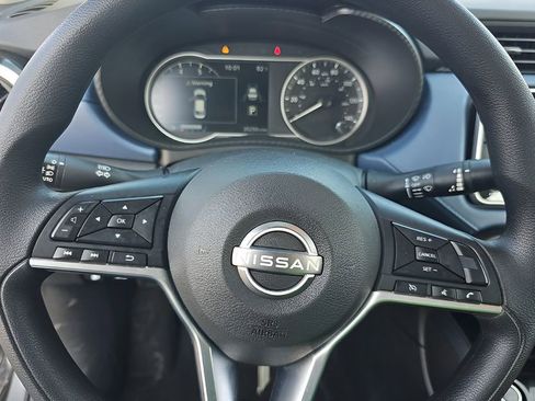 Used 2025 Nissan Versa SV image 7