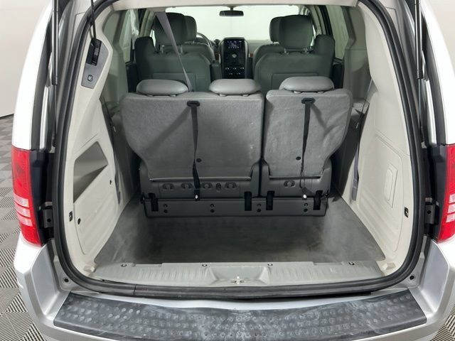 Used 2008 Chrysler Town & Country Touring FWD image 29