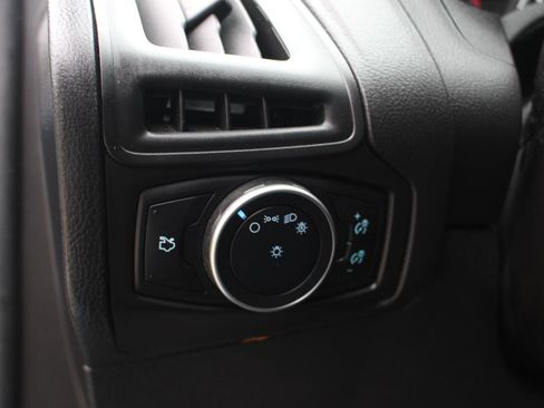 Used 2015 Ford Focus SE image 17