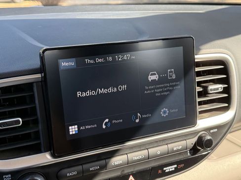 Used 2025 Hyundai Venue SEL image 21