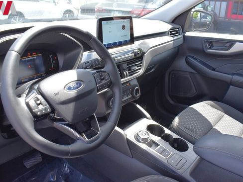 Used 2023 Ford Escape Active image 3