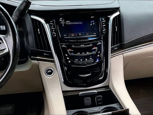 Used 2020 Cadillac Escalade Luxury AWD/4WD image 9