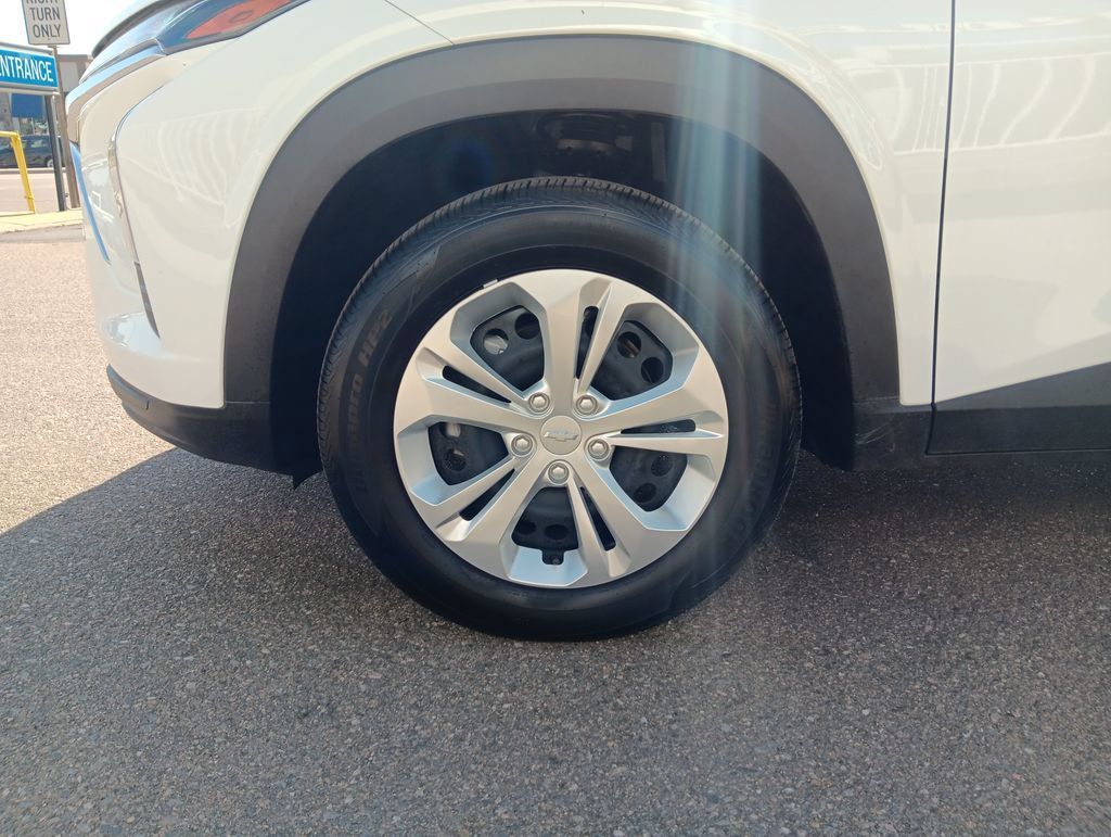 Used 2026 Chevrolet Trax LS FWD image 26