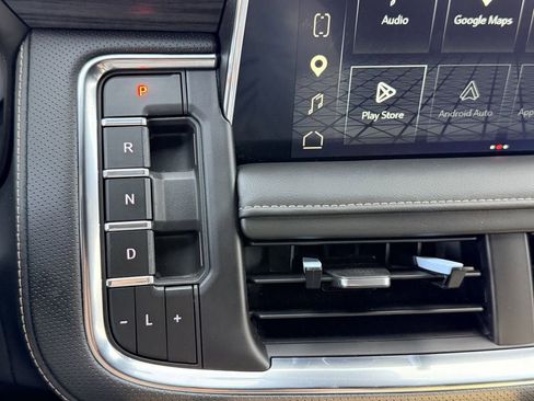 Used 2023 GMC Yukon SLT w/ SLT Luxury Package image 32