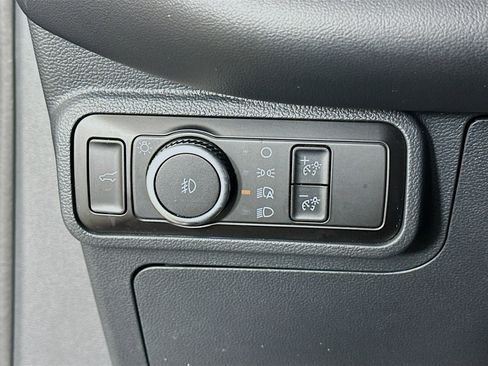 Used 2025 Ford Explorer ST-Line w/ ST-Line Street Pack AWD/4WD image 17