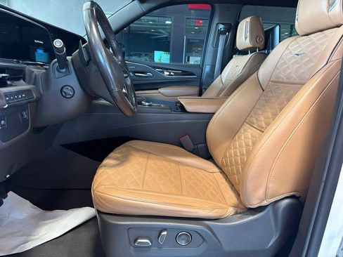 Used 2021 Cadillac Escalade Premium Luxury AWD/4WD image 9