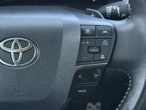 Used 2025 Toyota Camry SE FWD image 13