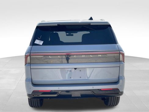New 2026 Lincoln Navigator Reserve w/ Jet Appearance Package AWD/4WD image 4