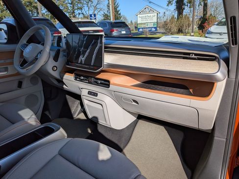 New 2025 Volkswagen ID. Buzz Pro S Plus image 34