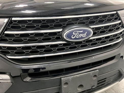 Used 2024 Ford Explorer XLT w/ Equipment Group 202A AWD/4WD image 30