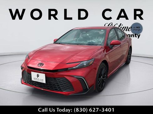 Used 2026 Toyota Camry Hybrid FWD image 10