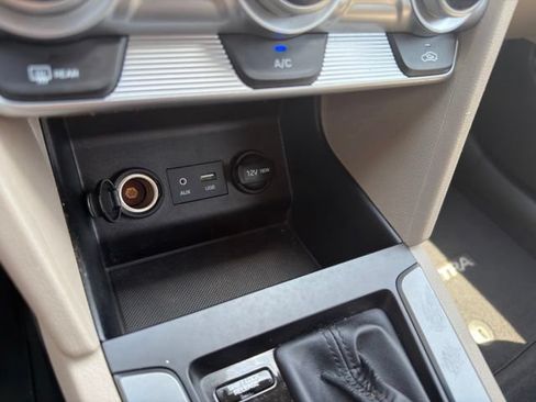 Used 2019 Hyundai Elantra SEL FWD image 20