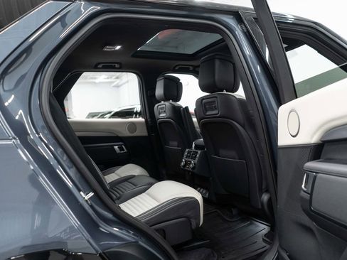 Used 2024 Land Rover Discovery Dynamic SE AWD/4WD image 13