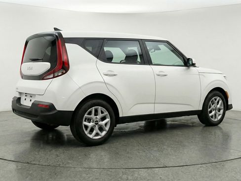 Used 2025 Kia Soul LX w/ LX Technology Package image 9