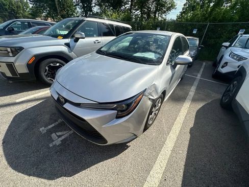 Used 2025 Toyota Corolla LE FWD image 2