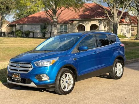Used 2018 Ford Escape SE w/ Ford Safe & Smart Package image 1