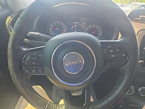 Used 2017 Jeep Renegade Altitude AWD/4WD image 12