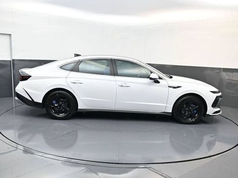 New 2026 Hyundai Sonata SE FWD image 2