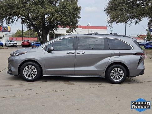 Used 2026 Toyota Sienna LE image 4