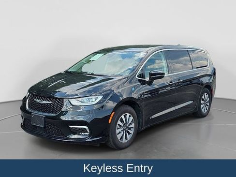 Used 2024 Chrysler Pacifica Limited FWD image 9
