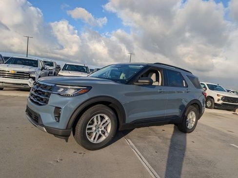 New 2026 Ford Explorer Active w/ Active Comfort Package image 3