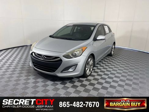 Used 2014 Hyundai Elantra GT w/ Option Group 02 FWD image 3
