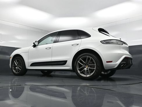 Used 2025 Porsche Macan AWD/4WD image 24