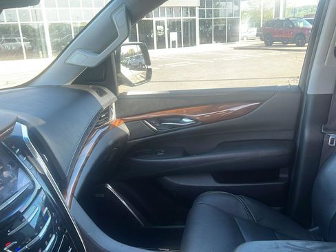Used 2016 Cadillac Escalade ESV Premium AWD/4WD image 18