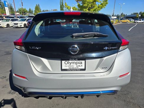 Used 2019 Nissan Leaf SV w/ SV Technology Package FWD image 5