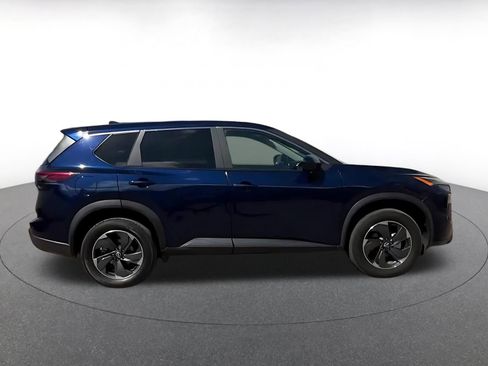 Used 2025 Nissan Rogue SV FWD image 16