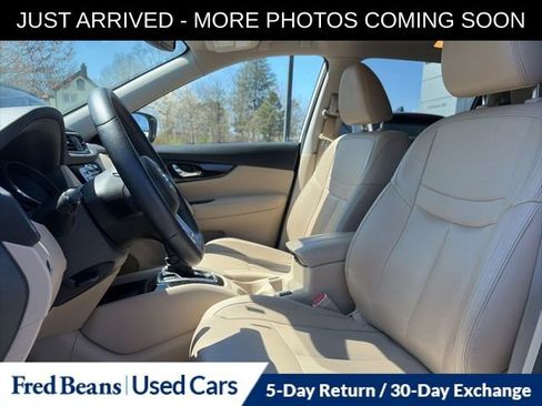 Used 2018 Nissan Rogue SL w/ Premium Package image 11