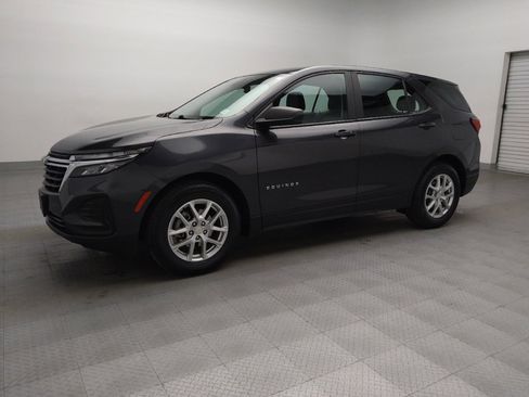 Used 2022 Chevrolet Equinox LS image 2