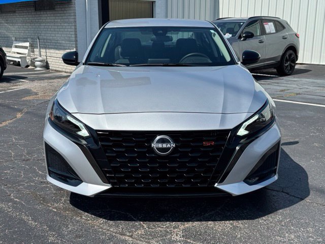 Used 2025 Nissan Altima 2.5 SR AWD/4WD image 2