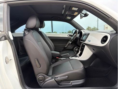 Used 2019 Volkswagen Beetle 2.0T SE FWD image 13