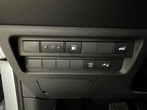 Used 2024 Mitsubishi Outlander 4WD Plug-In Hybrid image 11