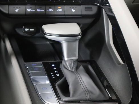Used 2025 Hyundai Elantra SEL FWD image 28