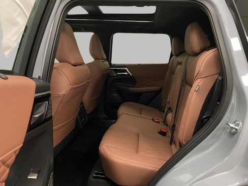 New 2025 Mitsubishi Outlander SEL image 30