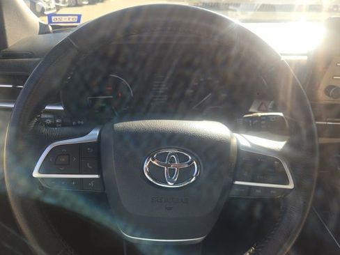 Used 2022 Toyota Sienna XLE image 10