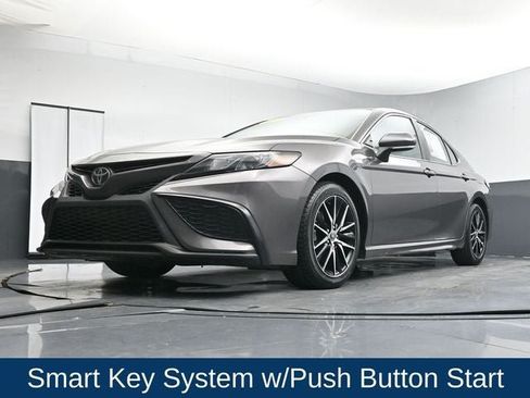 Used 2022 Toyota Camry SE w/ Convenience Package FWD image 28