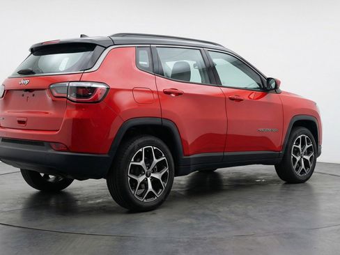 Used 2025 Jeep Compass Limited AWD/4WD image 9