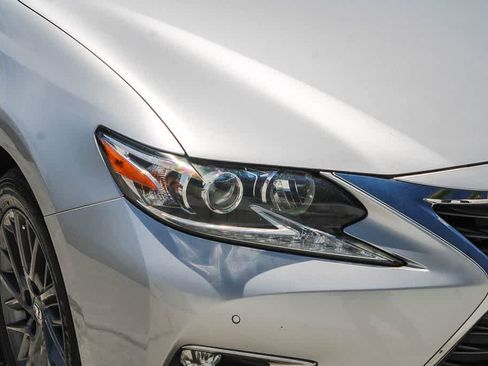 Used 2018 Lexus ES 350 w/ Navigation System Package FWD image 10
