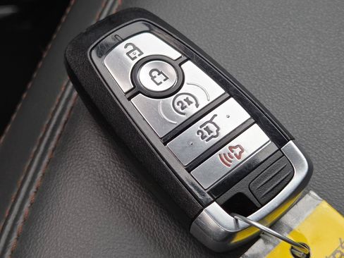 Used 2025 Ford Expedition Active AWD/4WD image 29