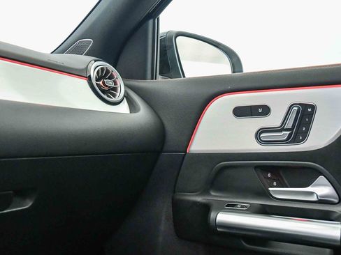 Used 2024 Mercedes-Benz GLA 35 AMG 4MATIC image 37