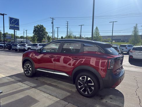 Used 2025 Nissan Kicks SV w/ SV Premium Package AWD/4WD image 4